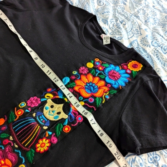 CLOSING MY CLOSET -12/25 Never worn T-shirt with vivid colors, embroider - Picture 3 of 5